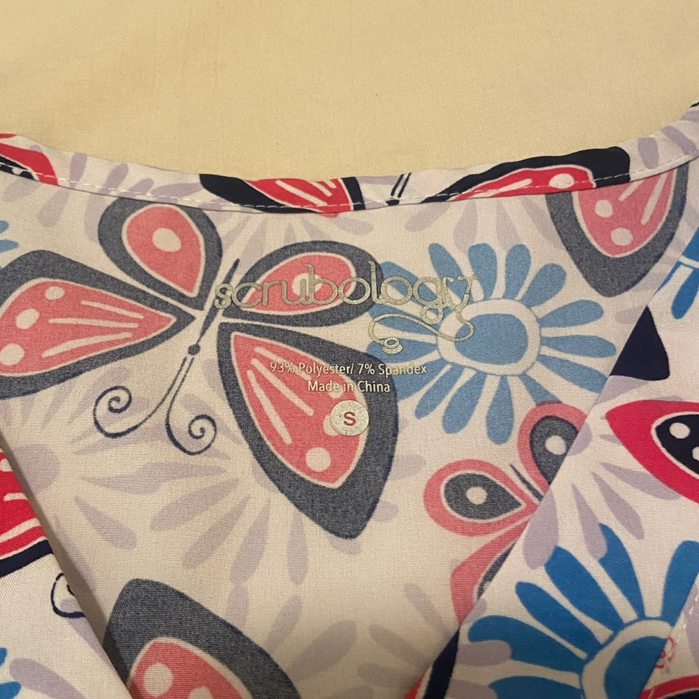 Butterfly Scrub Top - Picture 4 of 4